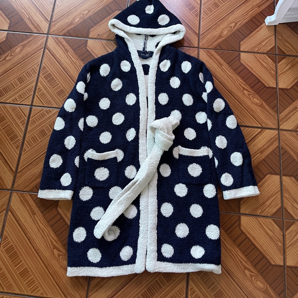 Barefoot dreams Robe Size 1 (S/M)